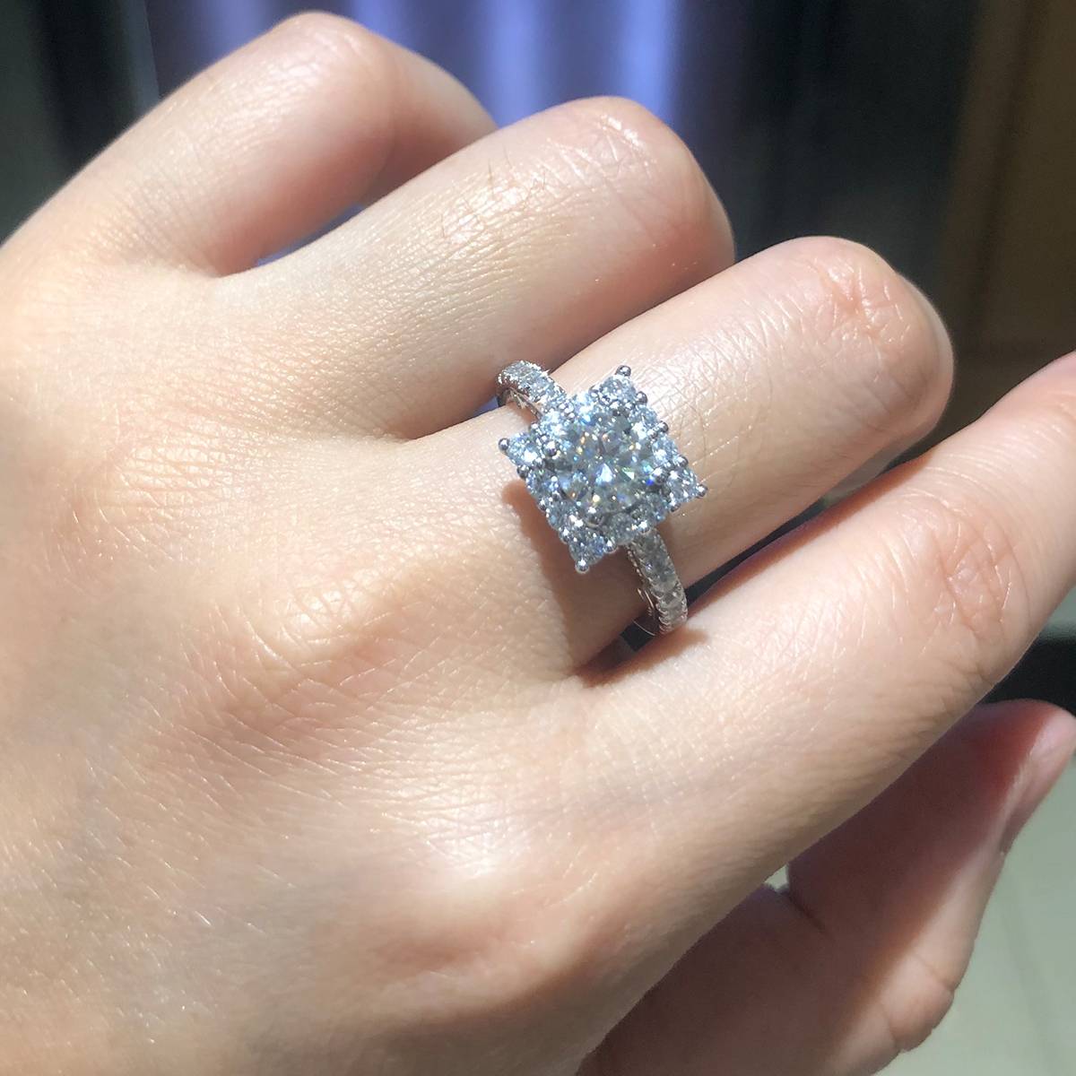 方包女戒S925银镀白金定制选款主石莫桑钻1.0ct/副石高碳钻